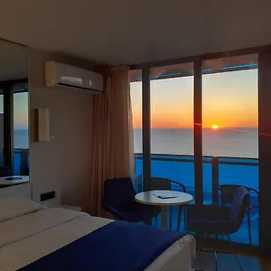 Only Front Sea View, No Side View, Wonderful Panorama, High Floor, Location Guarantee Апарт-отель Батуми